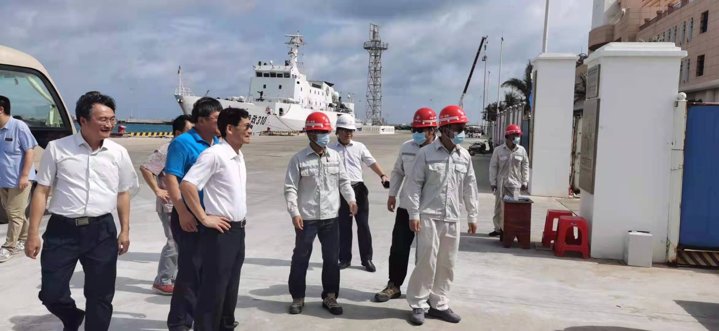 海南省省委常委、常務副省長沈丹陽蒞臨馳大建筑工程有限公司承接的三沙主權廣場調研指導